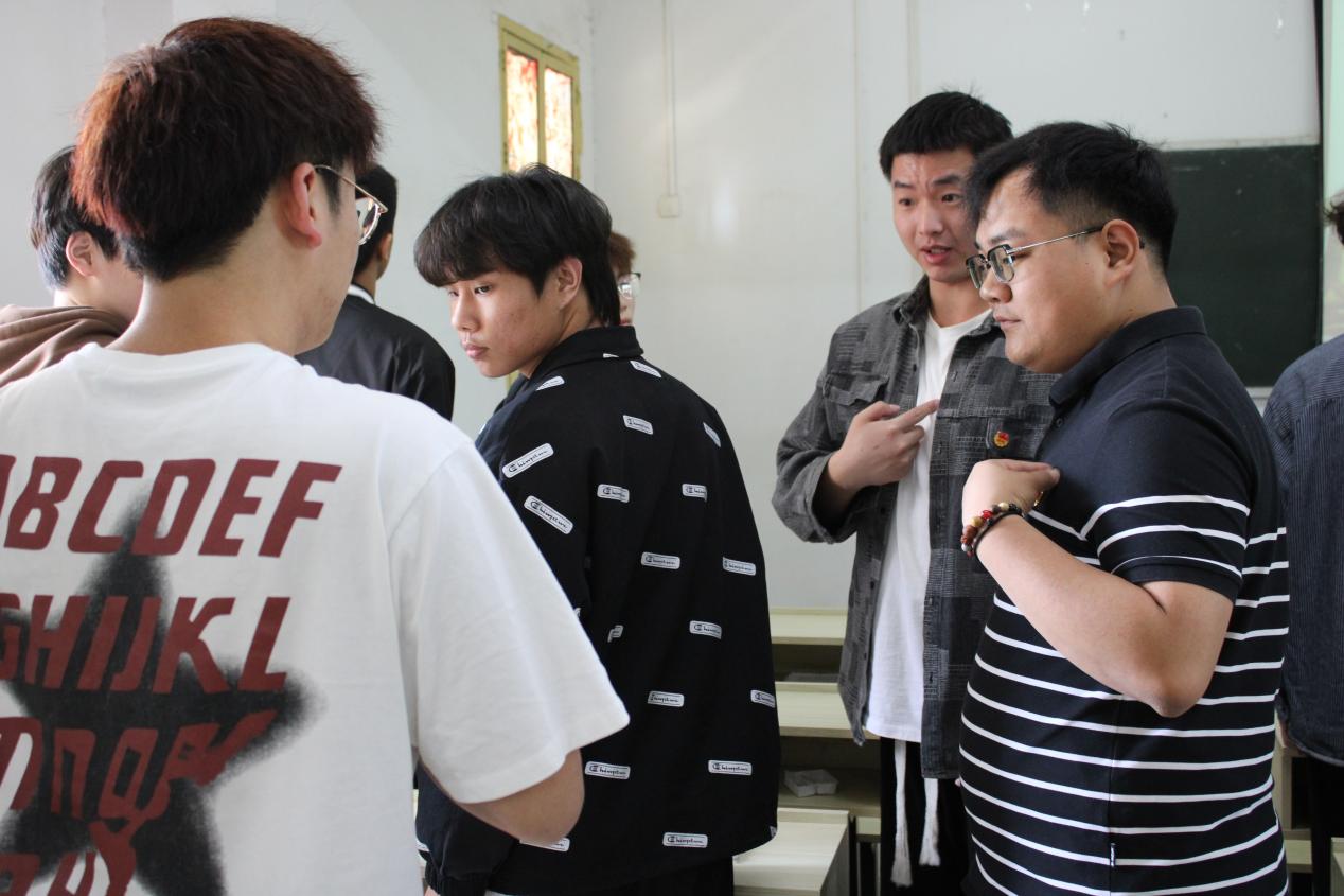 我校团委举办第三期团课结业典礼暨入团仪式 我校团委举办第三期团课结业典礼暨入团仪式