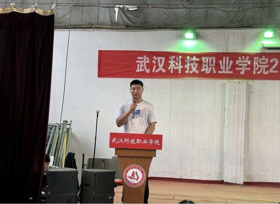 我校举办2022-2023学年“五四”表彰大会暨文艺汇演 我校举办2022-2023学年“五四”表彰大会暨文艺汇演