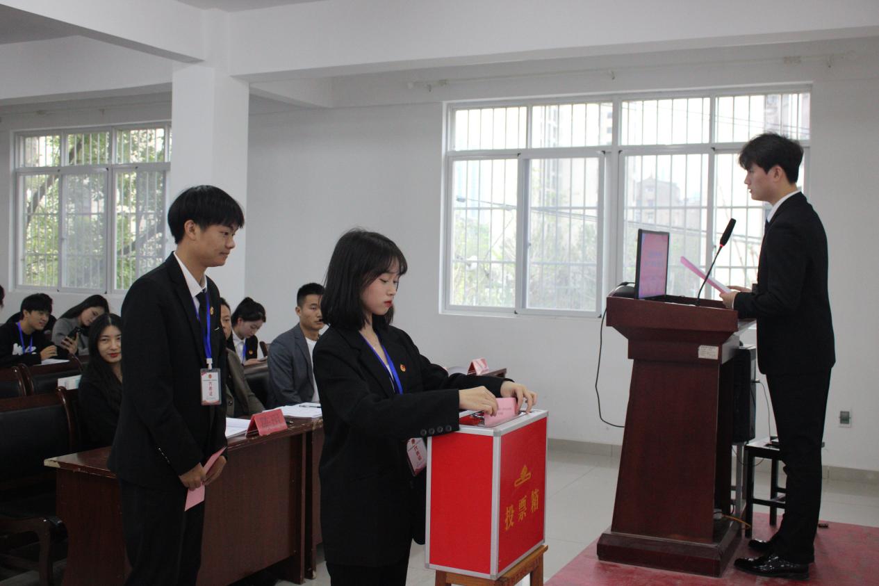 同心聚力学代会 逐梦青春向未来 ——我校第十二次学生代表大会胜利召开 同心聚力学代会 逐梦青春向未来 ——我校第十二次学生代表大会胜利召开
