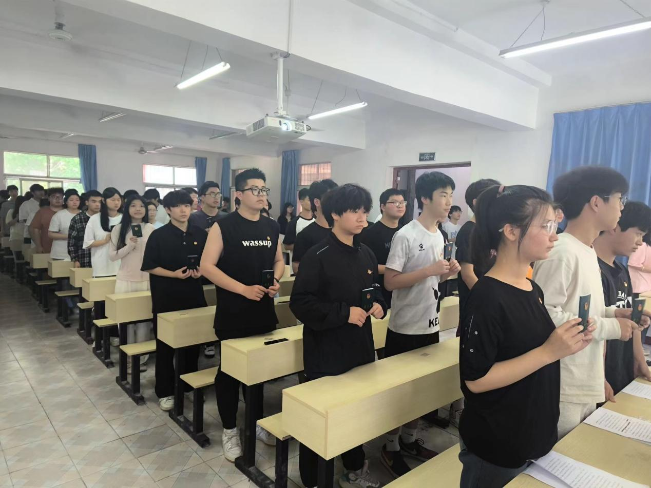 青春心向党，奋斗新征程 ——sunbet申慱官网第五期团课结业典礼暨入团仪式