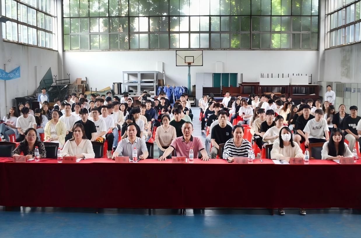 以青春之名，赴时代之约 ——sunbet申慱官网2024-2025学年“五四”表彰大会暨文艺汇演隆重举办