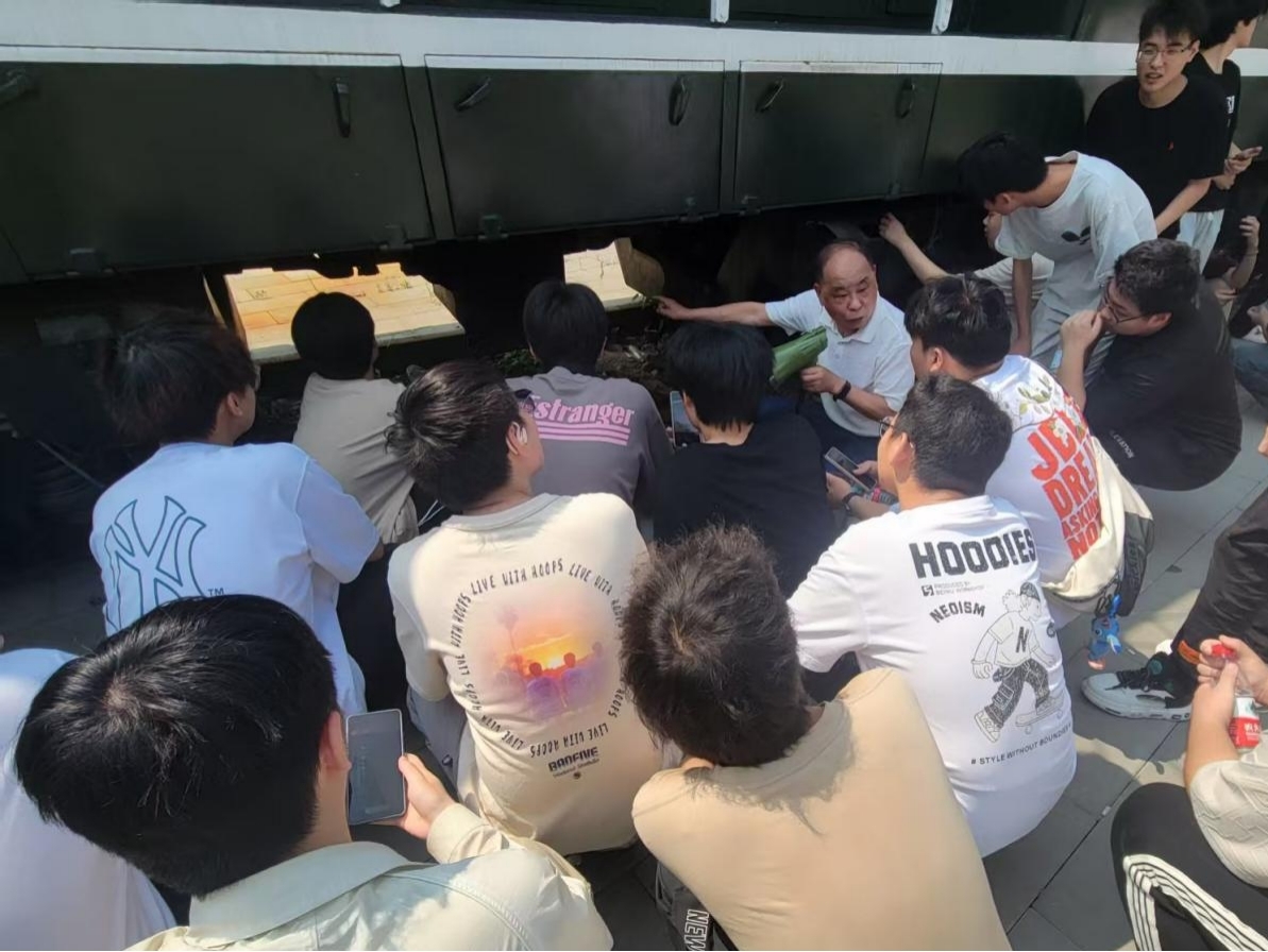 寻迹百年武九,解码匠心传承——申慱官网开展四美塘文化公园沉浸式实践活动 寻迹百年武九,解码匠心传承——申慱官网开展四美塘文化公园沉浸式实践活动