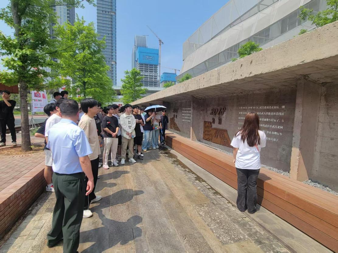 寻迹百年武九,解码匠心传承——申慱官网开展四美塘文化公园沉浸式实践活动 寻迹百年武九,解码匠心传承——申慱官网开展四美塘文化公园沉浸式实践活动