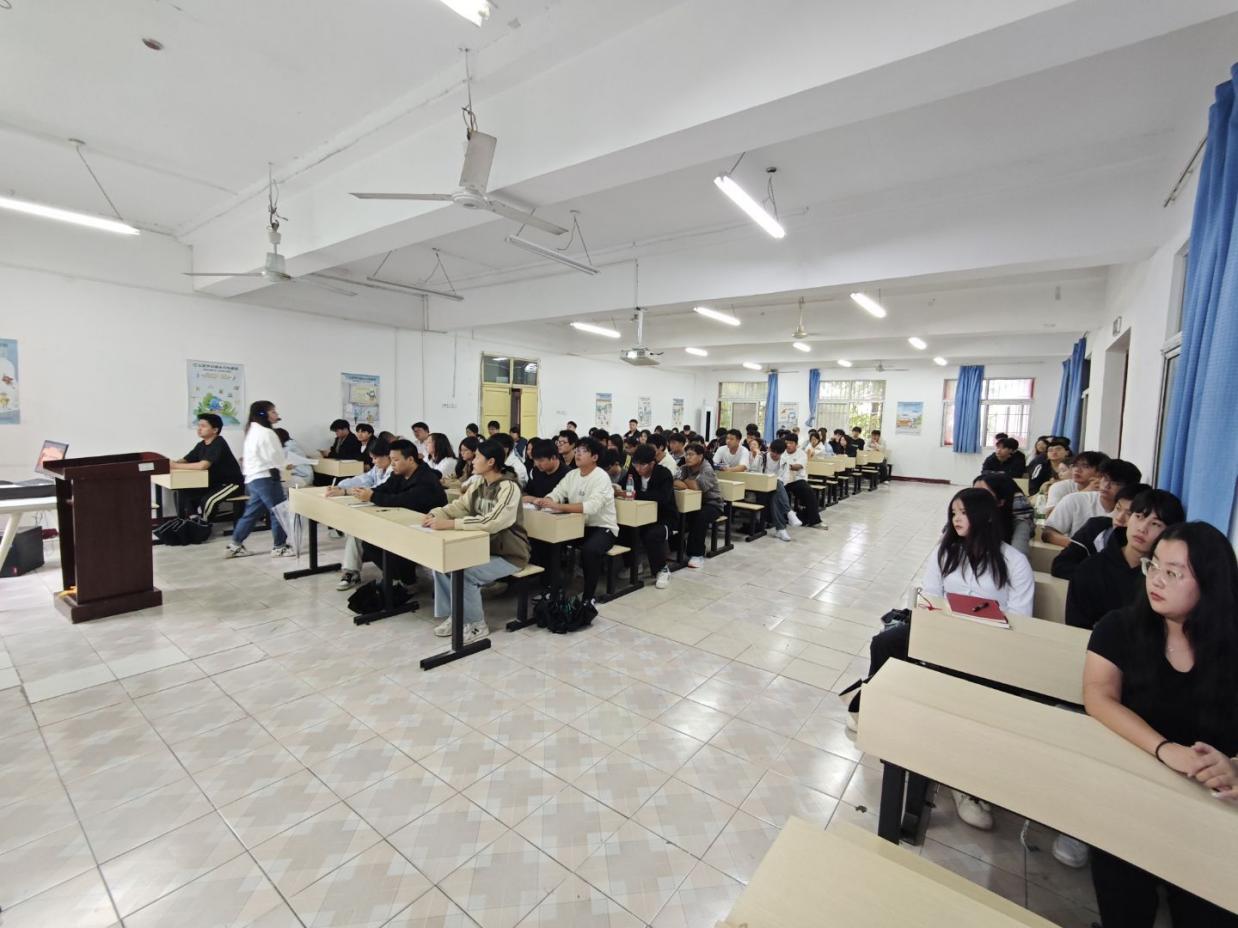 申慱官网团委顺利开展2025年下半年团学干部培训 申慱官网团委顺利开展2025年下半年团学干部培训
