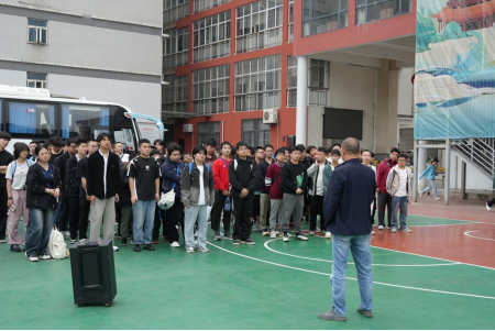 青春盛放 梦想启航——申慱官网2023级学生赴美的集团开展岗位实习 青春盛放 梦想启航——申慱官网2023级学生赴美的集团开展岗位实习