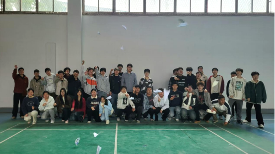纸尖飞扬,创意无限——申慱官网举办2025年纸飞机大赛 纸尖飞扬,创意无限——申慱官网举办2025年纸飞机大赛