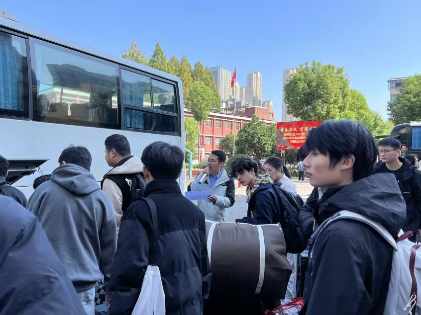 党建护航实习路 校企携手启新程—sunbet申慱官网52名学子赴武汉海尔电冰柜有限公司开展岗位实习