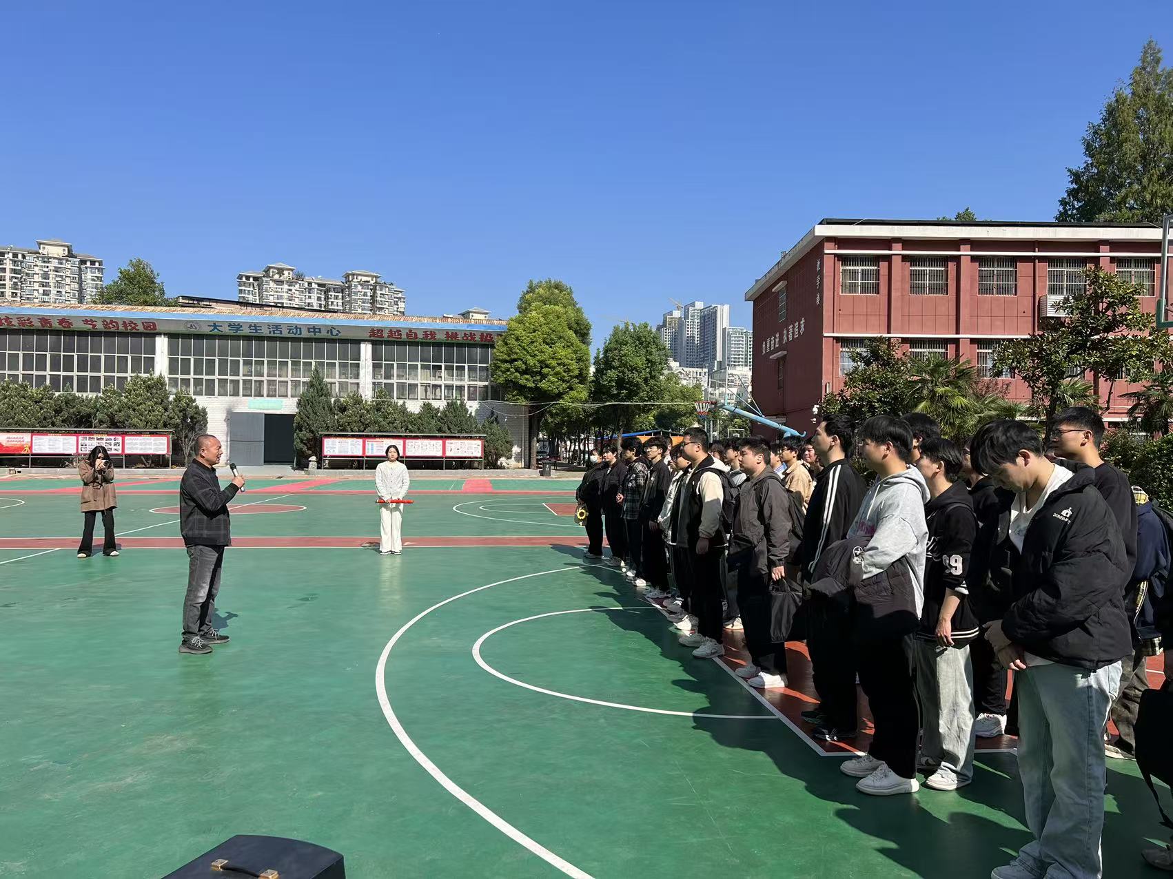 党建护航实习路 校企携手启新程—sunbet申慱官网52名学子赴武汉海尔电冰柜有限公司开展岗位实习 党建护航实习路 校企携手启新程—sunbet申慱官网52名学子赴武汉海尔电冰柜有限公司开展岗位实习