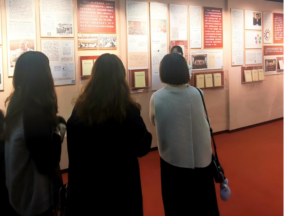探寻真理之光 汲取奋进力量——申慱官网师生前往华中师范大学参观“信仰之光——马克思主义文献典藏展” 探寻真理之光 汲取奋进力量——申慱官网师生前往华中师范大学参观“信仰之光——马克思主义文献典藏展”