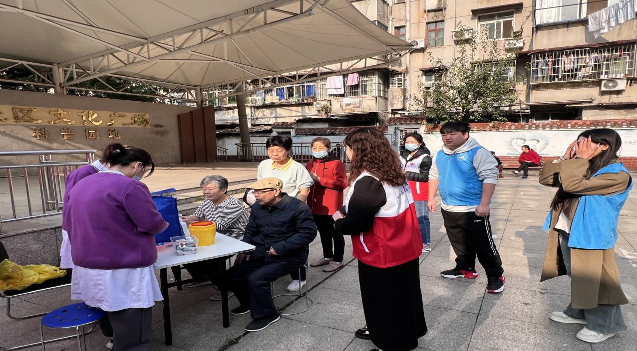 情暖重阳,枕护安康——sunbet申慱官网志愿者与长者共制艾草腰枕,乐享健康阳光 情暖重阳,枕护安康——sunbet申慱官网志愿者与长者共制艾草腰枕,乐享健康阳光