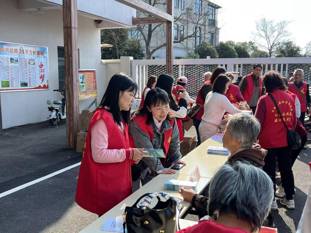 党建赋能乡村振兴 校社共建书写新篇——申慱官网携手中铁花园社区赴光明村开展党建共建活动 党建赋能乡村振兴 校社共建书写新篇——申慱官网携手中铁花园社区赴光明村开展党建共建活动