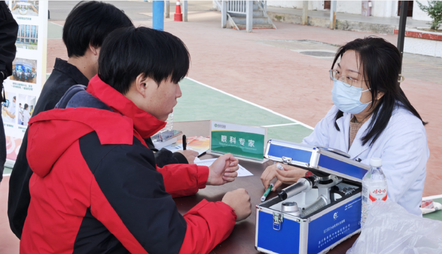 医校协同,暖心护航 ——sunbet申慱官网携手武汉市中心医院开展“公益义诊进校园”活动 医校协同,暖心护航 ——sunbet申慱官网携手武汉市中心医院开展“公益义诊进校园”活动