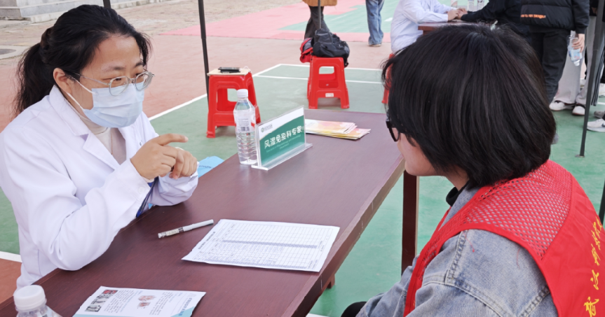 医校协同,暖心护航 ——sunbet申慱官网携手武汉市中心医院开展“公益义诊进校园”活动 医校协同,暖心护航 ——sunbet申慱官网携手武汉市中心医院开展“公益义诊进校园”活动