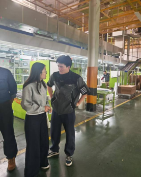 申慱官网2023级辅导员赴美的集团走访看望实习学生