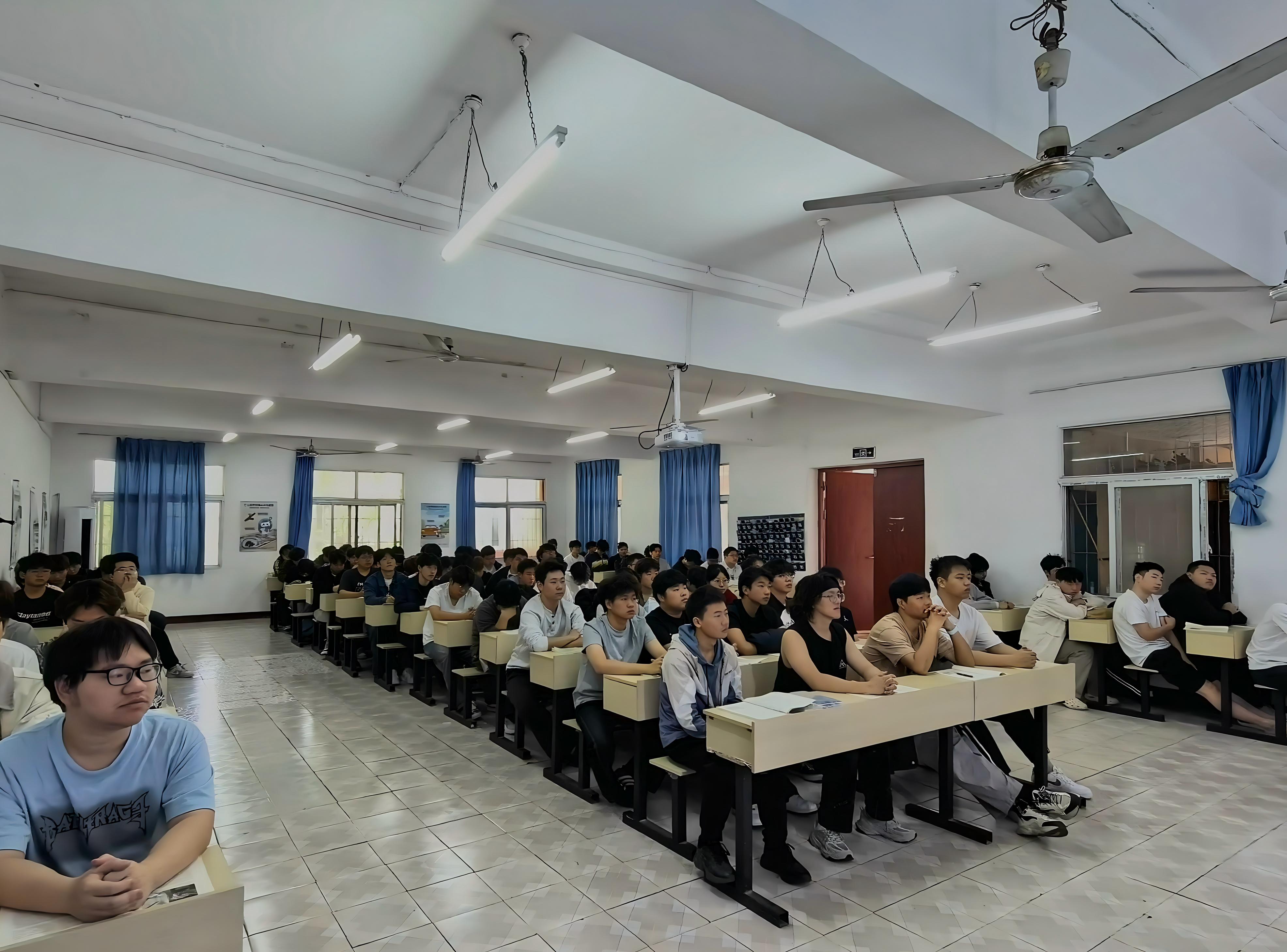 筑牢安全思想根基 勇担时代青年使命 —— 申慱官网组织学生同上总体国家安全观 “思政大课” 筑牢安全思想根基 勇担时代青年使命 —— 申慱官网组织学生同上总体国家安全观 “思政大课”