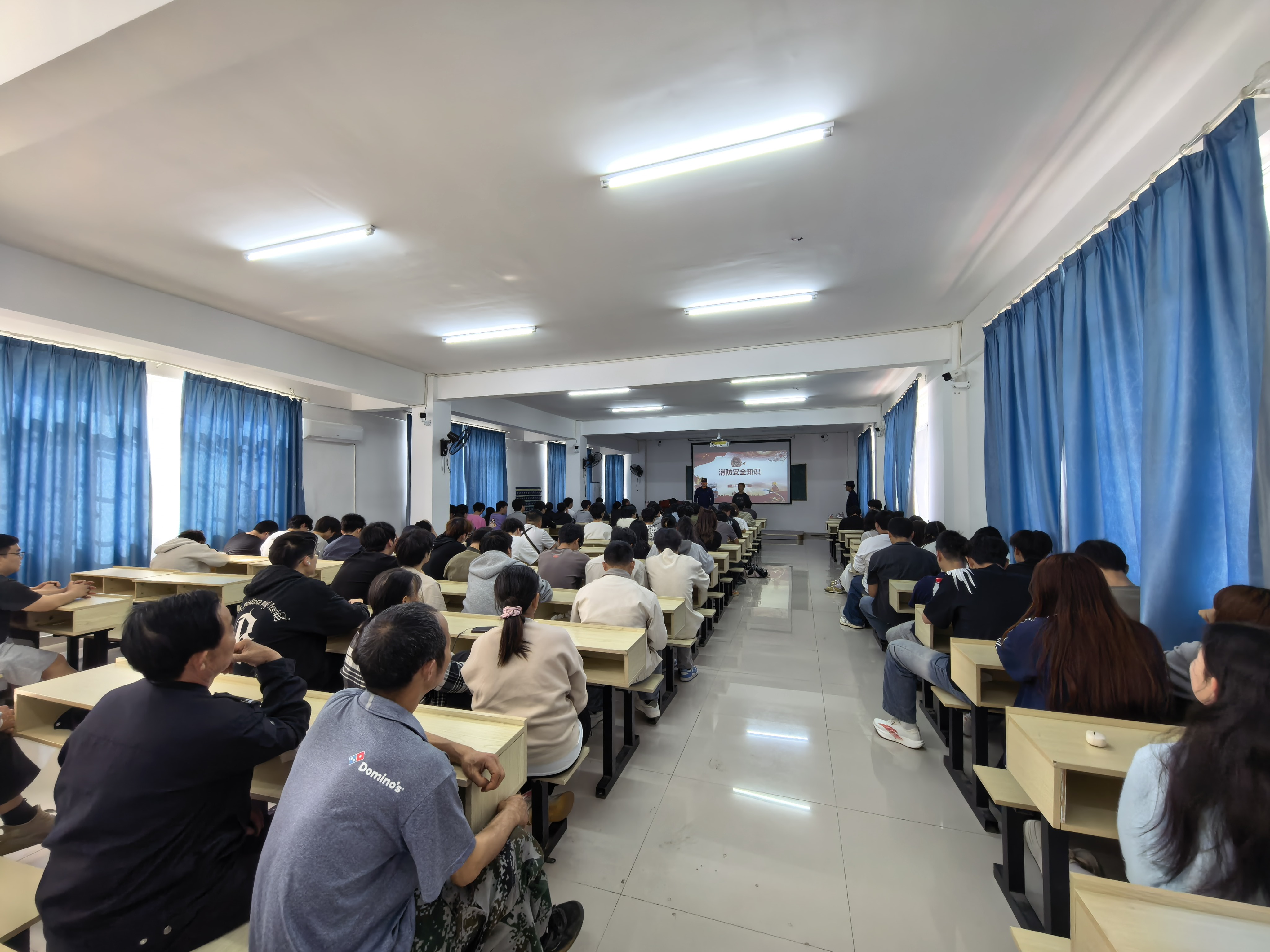 消防演练进校园，筑牢安全“防火墙”  ——申慱官网成功举办消防宣传与演练活动