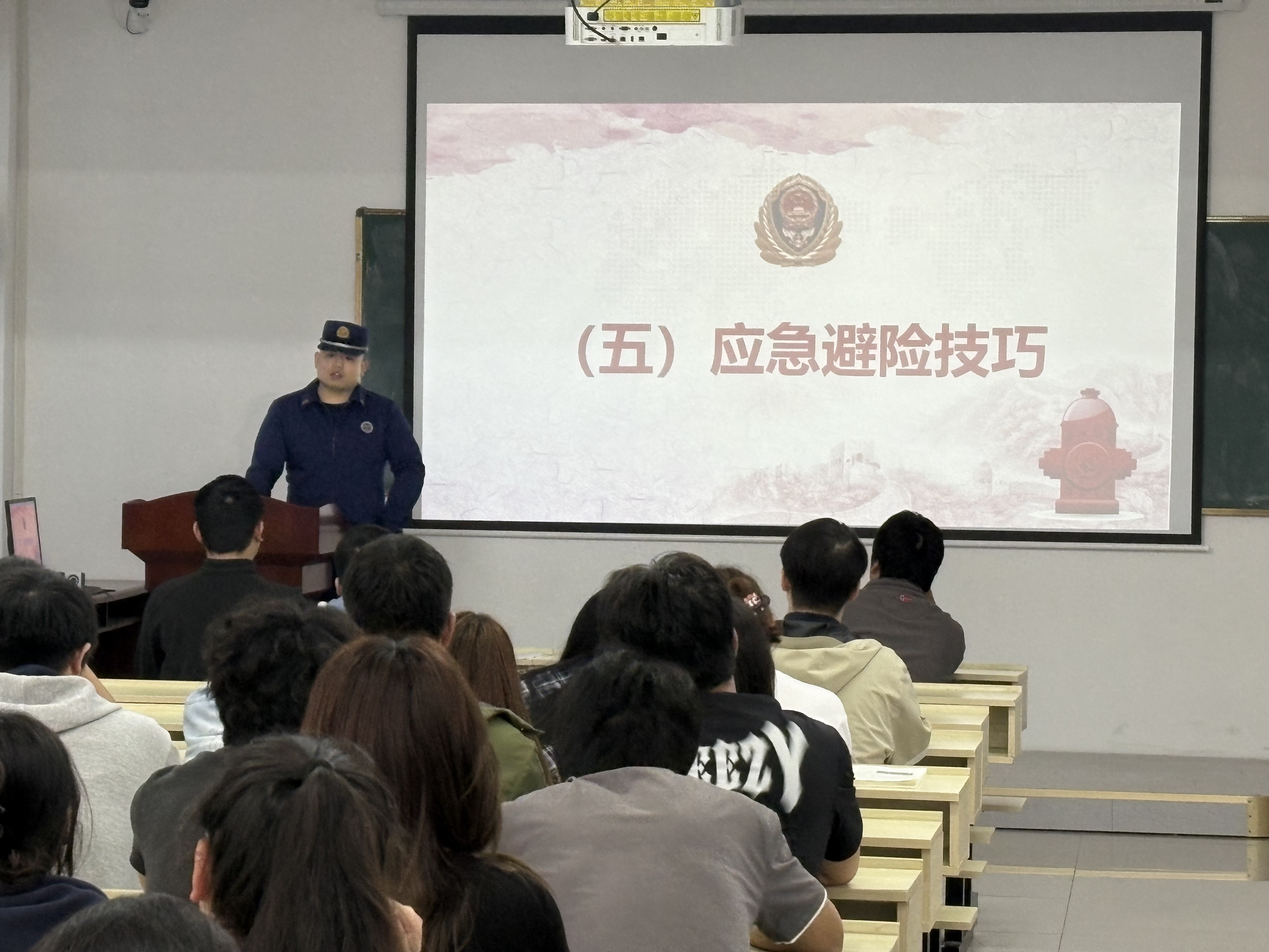 消防演练进校园，筑牢安全“防火墙”  ——申慱官网成功举办消防宣传与演练活动