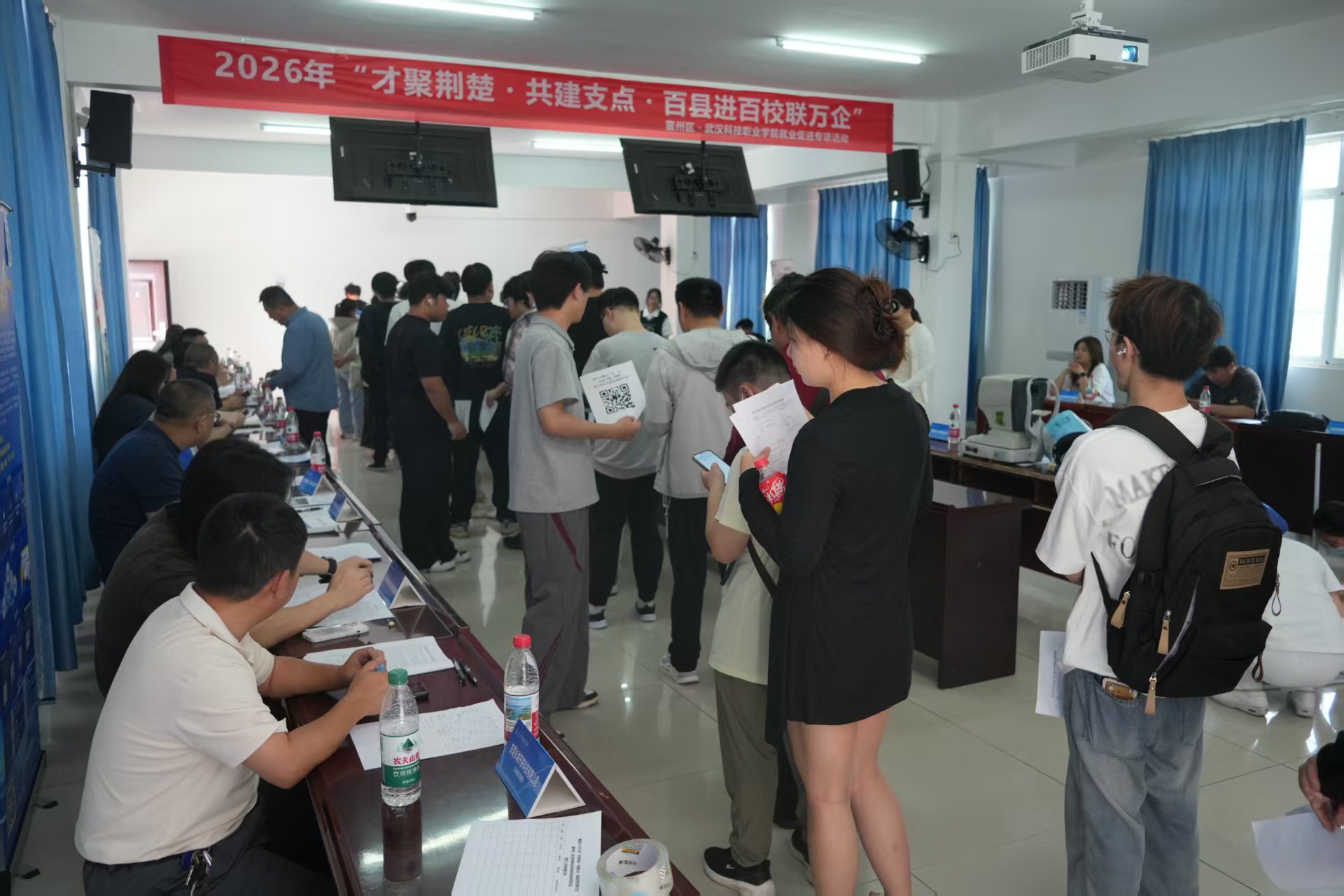 毕业进行时,就业零距离——sunbet申慱官网2026年校园招聘会搭建 就业直通车 毕业进行时,就业零距离——sunbet申慱官网2026年校园招聘会搭建 就业直通车
