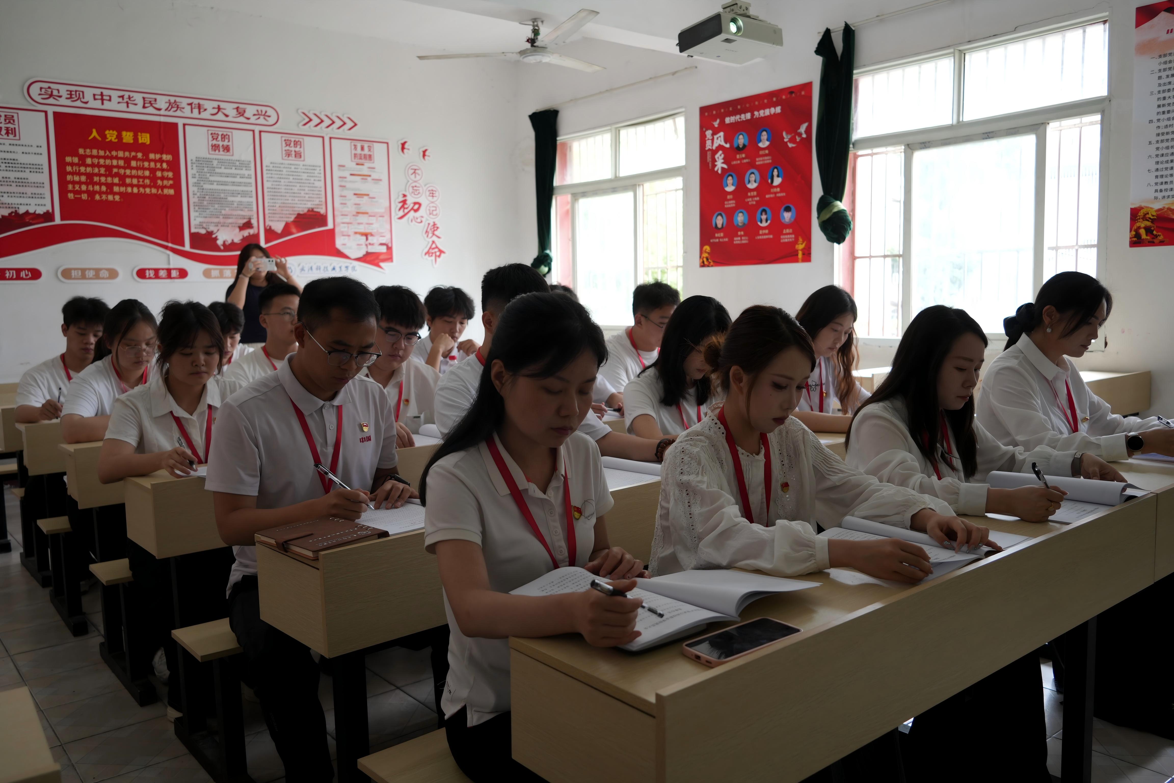 深耕红匠担使命 凝心聚力启新程 ——中国共产党sunbet申慱官网党员大会圆满召开 深耕红匠担使命 凝心聚力启新程 ——中国共产党sunbet申慱官网党员大会圆满召开