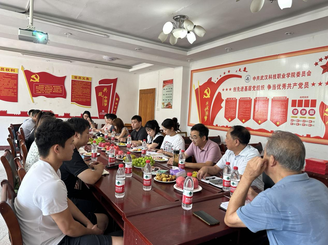 申慱官网召开“躬耕教坛，强国有我”教师节座谈会