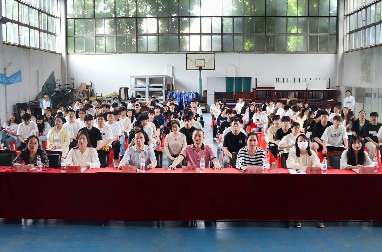 以青春之名，赴时代之约 ——sunbet申慱官网2024-2025学年“五四”表彰大会暨文艺汇演隆重举办