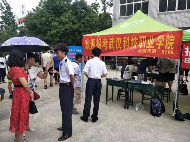 媒体以“地铁建设催生人才需求 轨道交通专业受热捧”为题对申慱官网招生进行报道