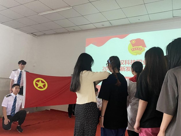 申慱官网举办首届团课结业典礼暨入团仪式