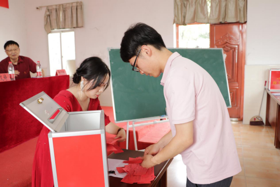 申慱官网党委召开第六次党员大会 选举产生新一届党委委员及党委书记 申慱官网党委召开第六次党员大会 选举产生新一届党委委员及党委书记