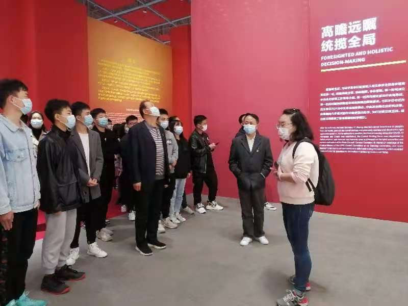 人民至上,生命至上 申慱官网组织党员教职工及入党积极分子 到武汉客厅参观抗疫专题展览 人民至上,生命至上 申慱官网组织党员教职工及入党积极分子 到武汉客厅参观抗疫专题展览