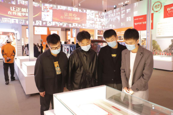 人民至上,生命至上 申慱官网组织党员教职工及入党积极分子 到武汉客厅参观抗疫专题展览 人民至上,生命至上 申慱官网组织党员教职工及入党积极分子 到武汉客厅参观抗疫专题展览
