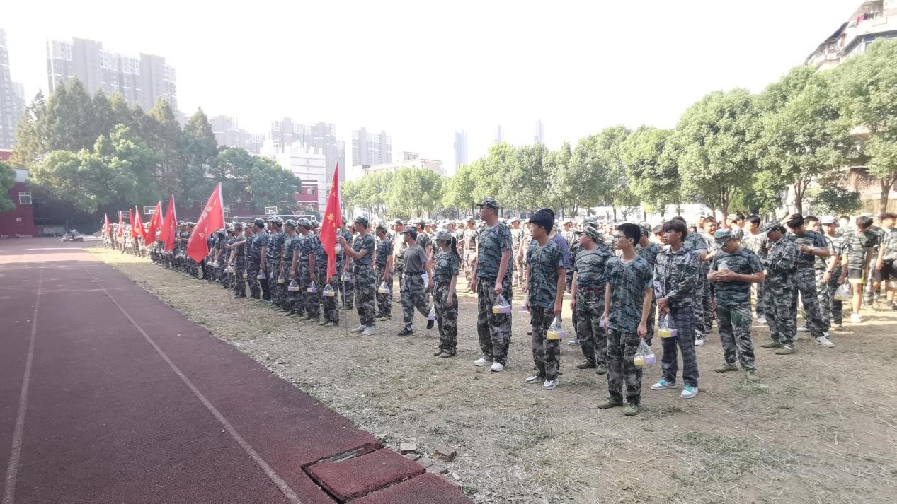 “浓情中秋,爱满校园”我校为军训新生发放月饼 “浓情中秋,爱满校园”我校为军训新生发放月饼