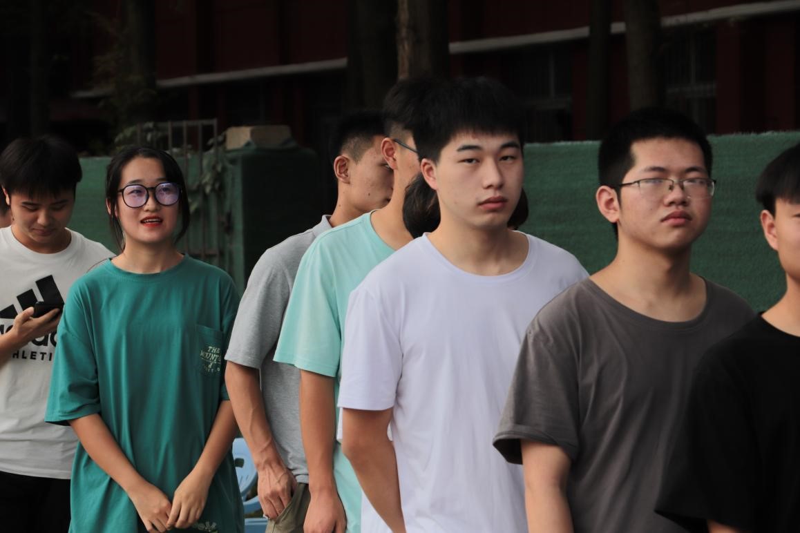 申慱官网组织百余名学生参加杨园街道 团体无偿献血活动 申慱官网组织百余名学生参加杨园街道 团体无偿献血活动