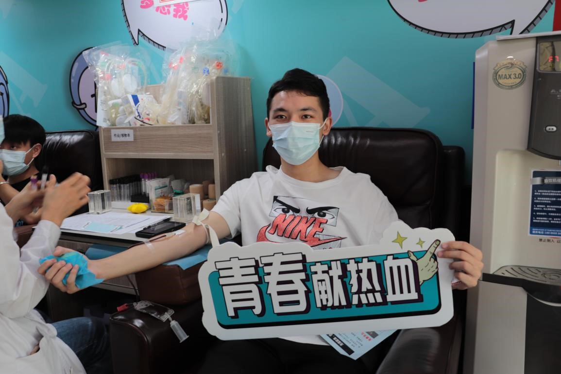 申慱官网组织百余名学生参加杨园街道 团体无偿献血活动 申慱官网组织百余名学生参加杨园街道 团体无偿献血活动